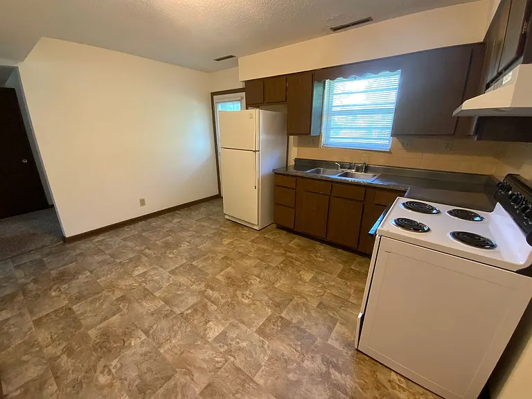 560 N East Park Ln — Photo 65