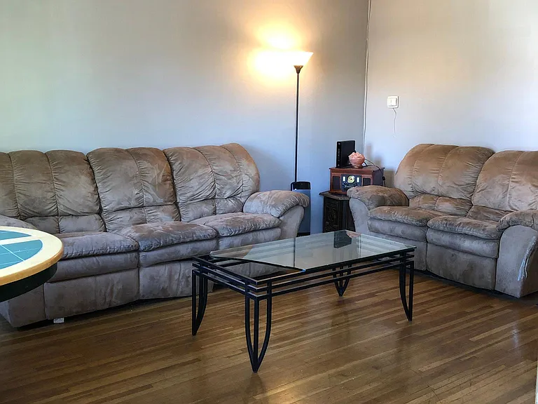 208 Amherst Dr NE — Photo 6