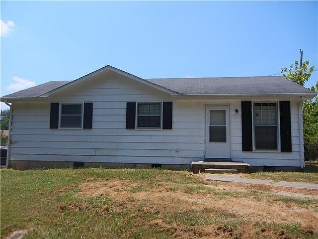 1st image of 916 Oak Ln