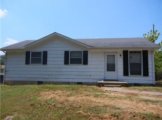 916 Oak Ln, Clarksville, TN 37040