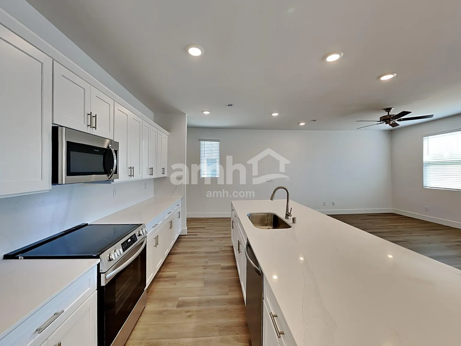 4 bed, 2.5 bath, 2144 sqft, $2,295 — Photo 3