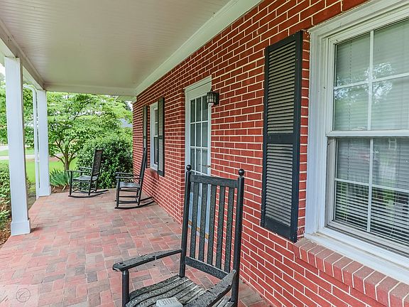 4th image of 208 Hooks Ave