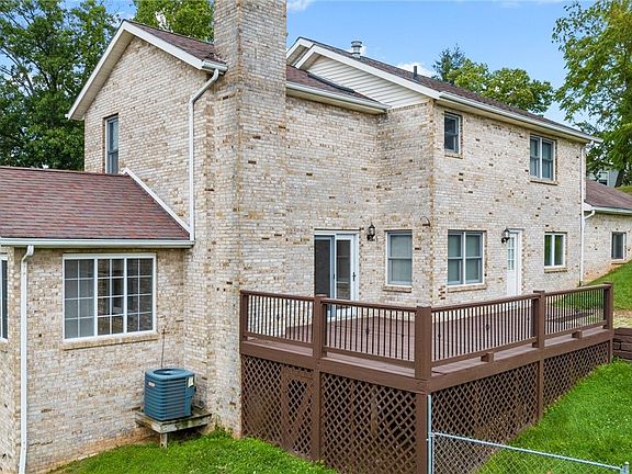 3rd image of 1704 Lakewood Cir