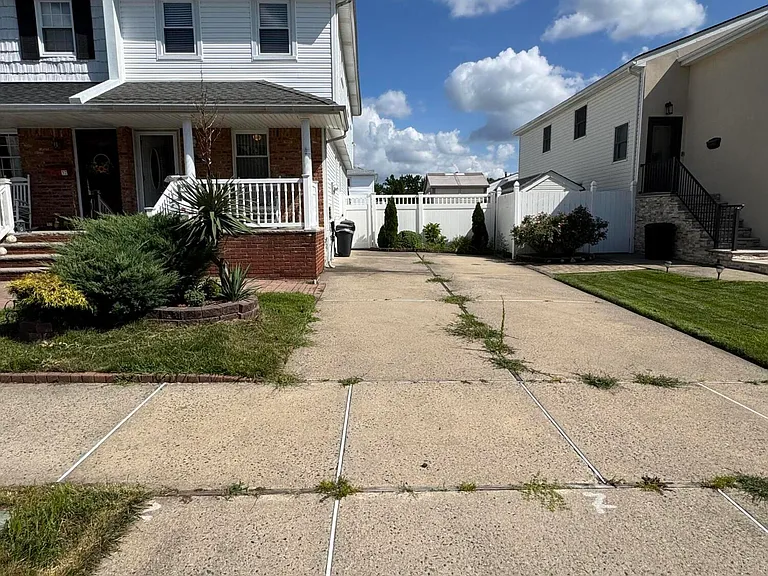35 Dierauf St — Photo 1