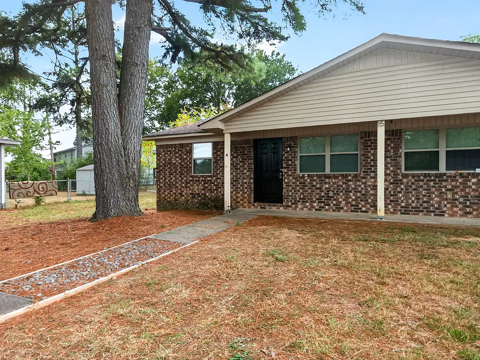 15 Macarthur Dr