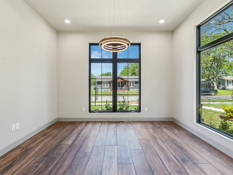 421 W Fort Worth St — Photo 20