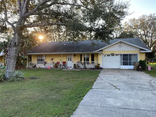 27607 Lisa Dr, Tavares, FL 32778