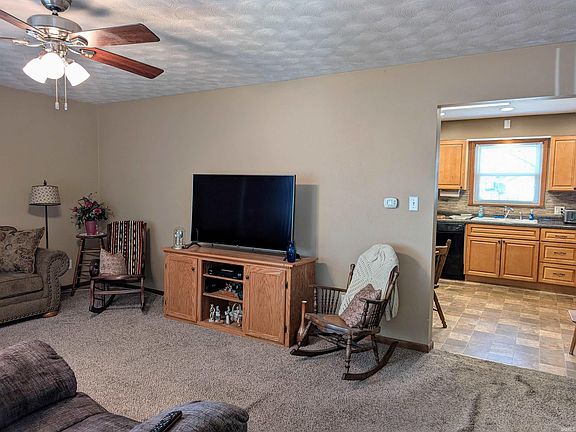 5th image of 711 Parkway Dr