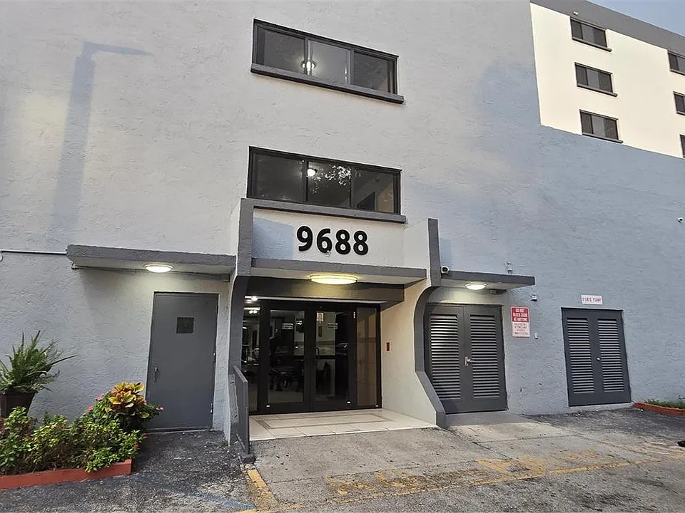 9688 Fontainebleau Blvd #404
