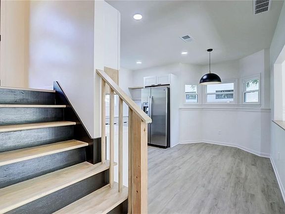5th image of 9185 W 85th St