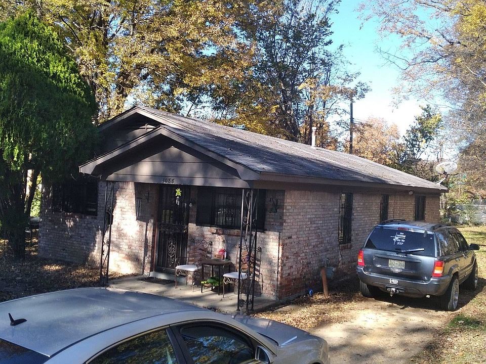 1st image of 1088 Saxon Ave
