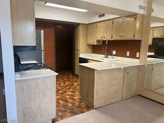 5th image of 3109 Pinehurst Dr APT B