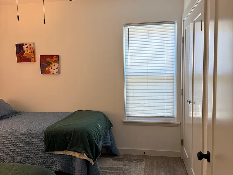 Third bedroom with 2 twin beds.