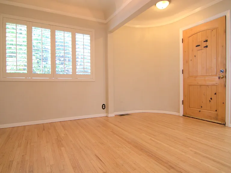 1440 N Pass Ave — Photo 5