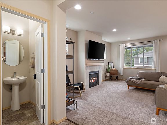 5th image of 2440 Seringa Avenue