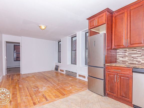 3rd image of 951 Putnam Ave #G5