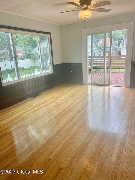 5th image of 527 Vischer Avenue
