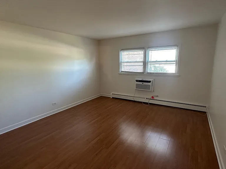 527 W Eastman St #1 — Photo 5