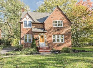 2347 Canterbury Rd, University Heights, OH 44118