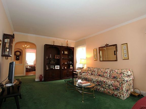 2nd image of 19 Flower Ln