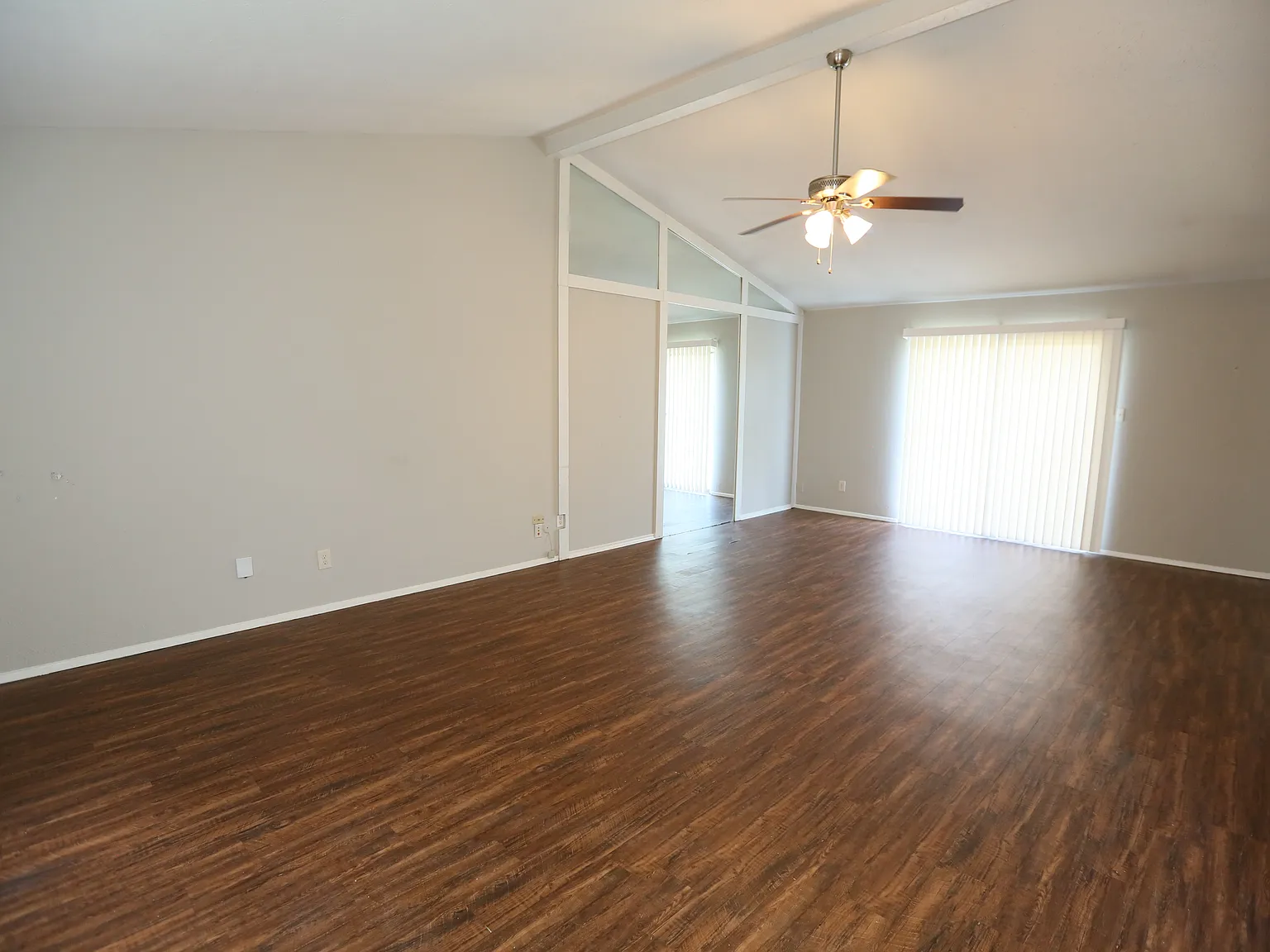 3 bed, 1452 sqft, $2,000 — Photo 2