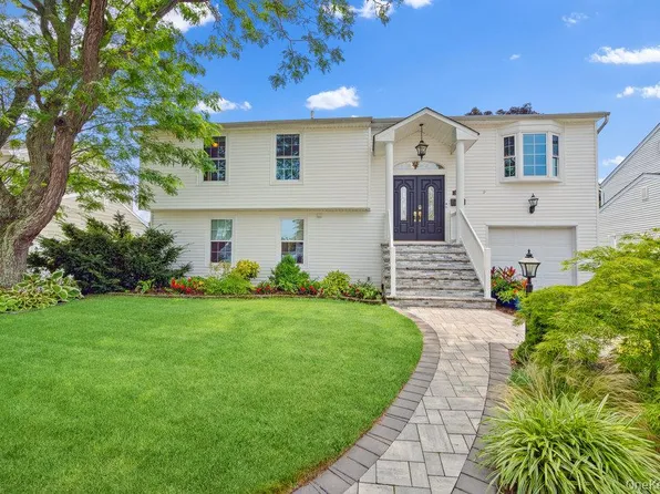 3894 Nancy Lane, Seaford, NY 11783