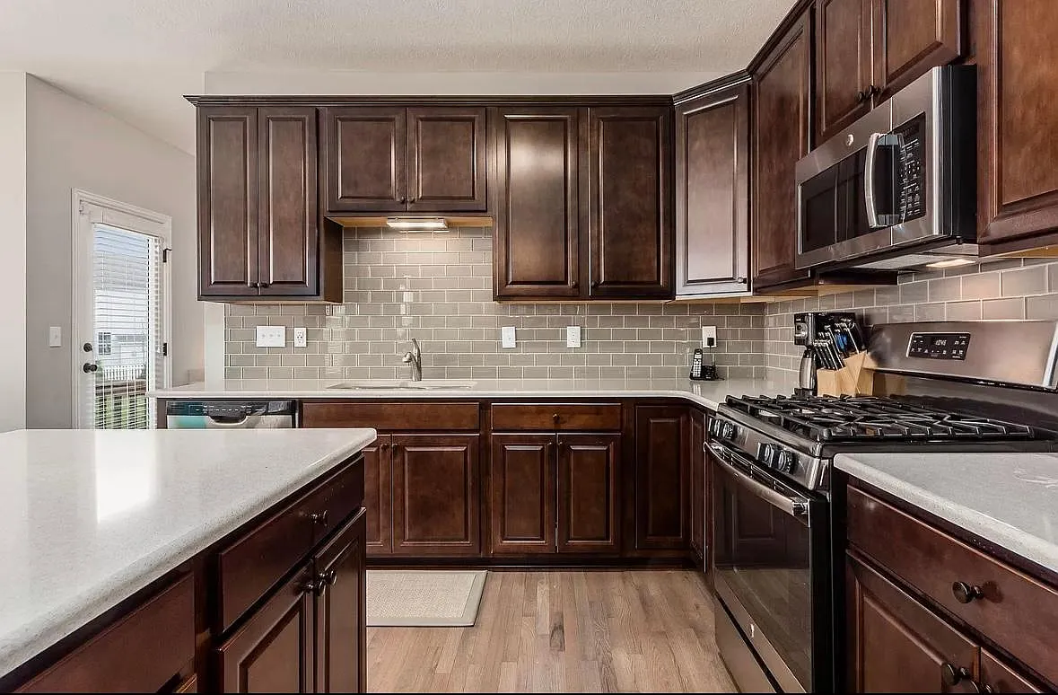 4 bed, 3.5 bath, 2816 sqft, $2,750 — Photo 4