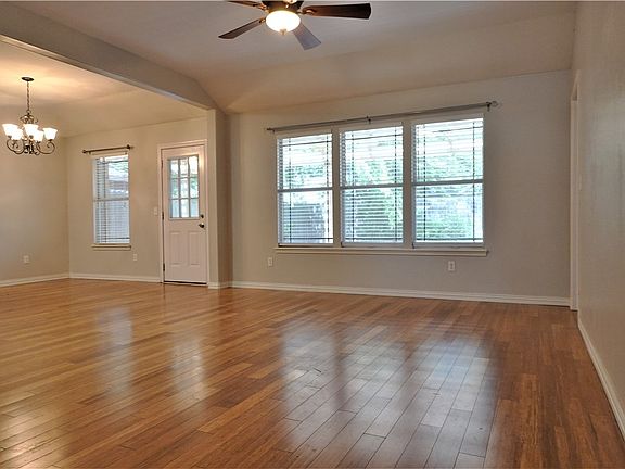 2nd image of 1120 La Mirada