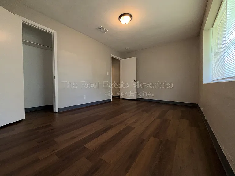 5601 Belaire Dr #D — Photo 13