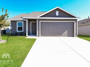 2713 Center Creek Ln, Fort Worth, TX 76108