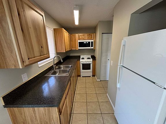4th image of 519 NW Lake City Ave #103