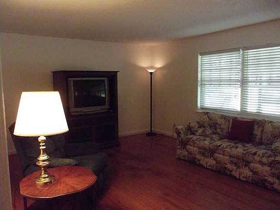 5th image of 9223 Lakewood Cir