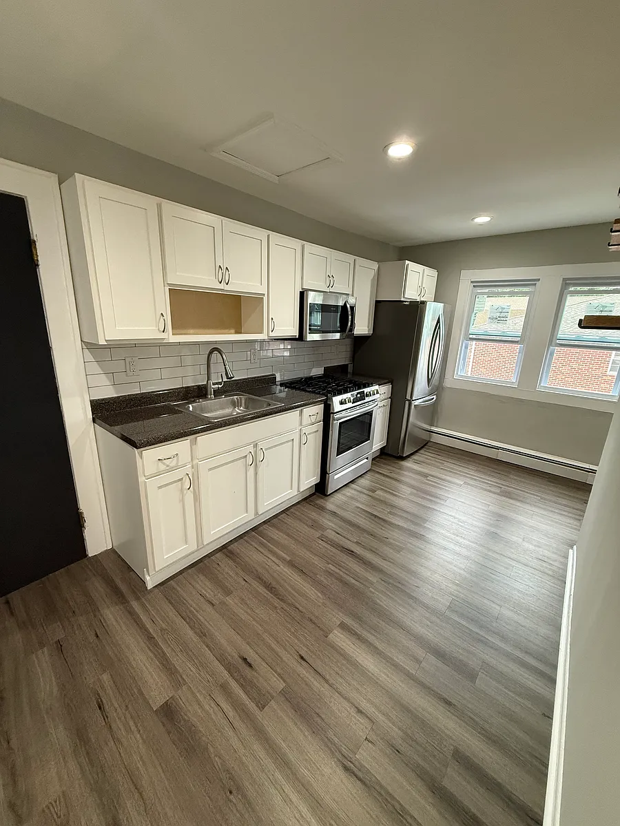 Kitchen - 112 William St #3