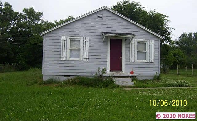 1st image of 904 N Linden St
