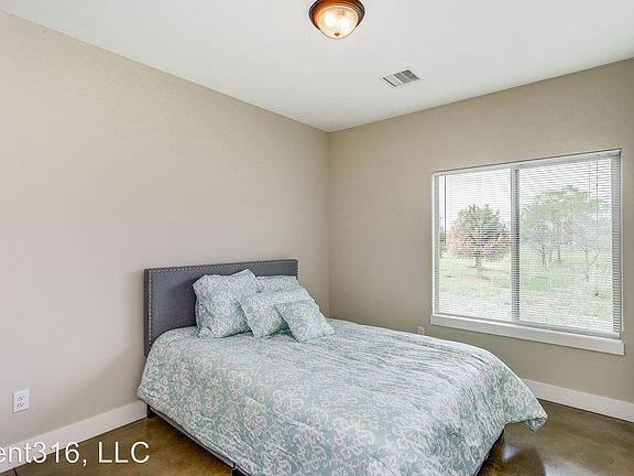 5th image of 901 W Onewood Pl