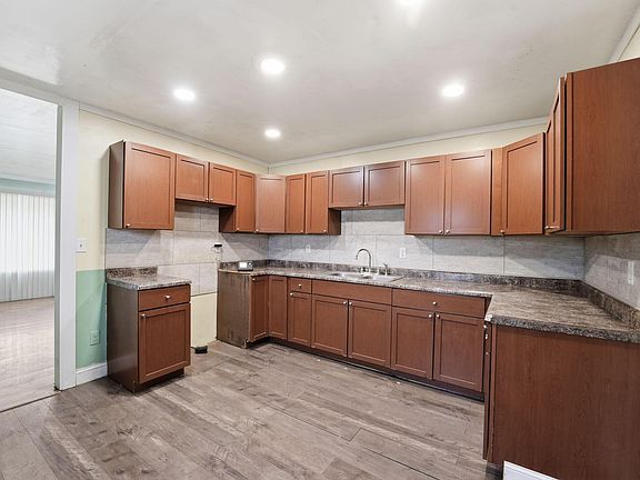 4th image of 589 Uncapher Ave