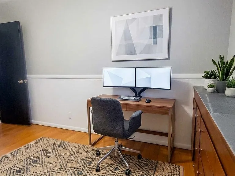 Furnishings: Unfurnished (staged photos are for layout visualization only)