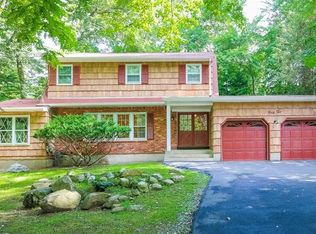 42 Dawn Ln, Airmont, NY