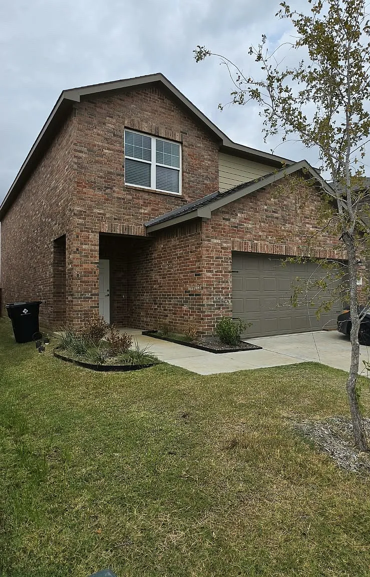 4 bed, 2247 sqft, $2,600 — Photo 1