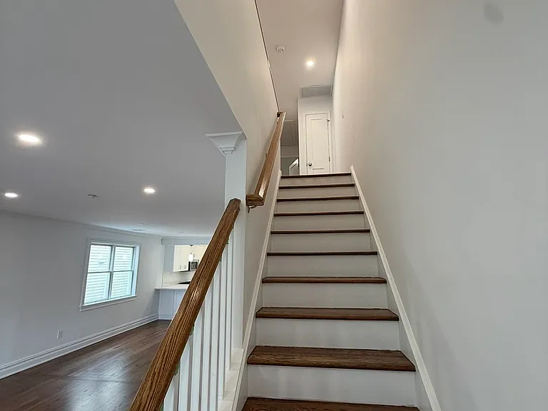 140 Rockwell St #140 — Photo 9