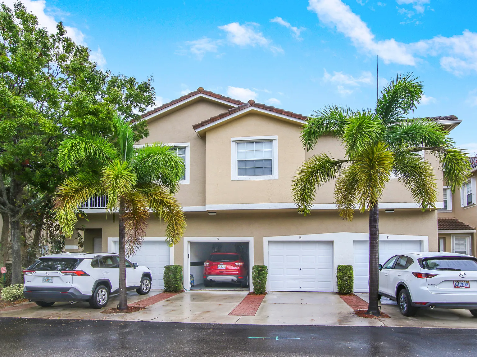 3 bed, 2.0 bath, 1356 sqft, $4,200 — Photo 2
