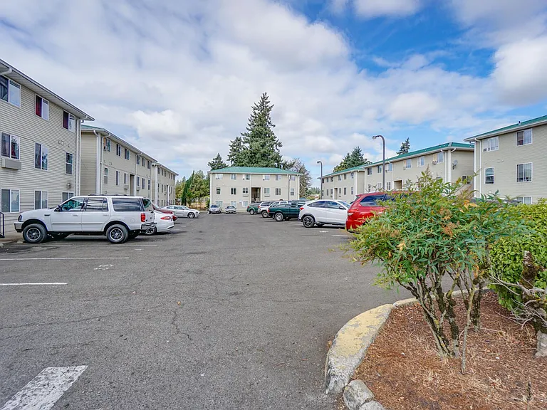Beverly Rose Apartments — Photo 3