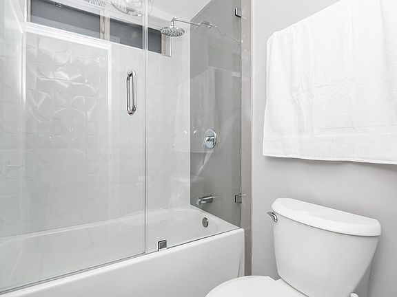 Master Bathroom (floor-ground level)