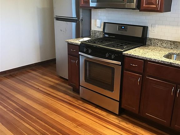 2nd image of 103-105 Norfolk St #8