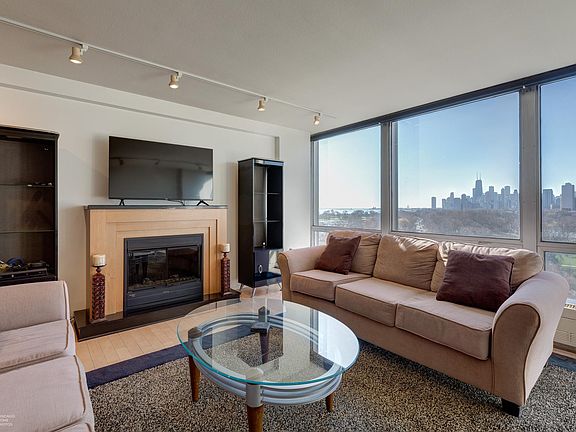 5th image of 330 W Diversey Pkwy APT 1005