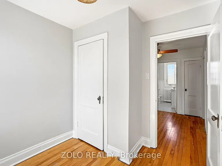 392 Piccadilly Ave N — Photo 28