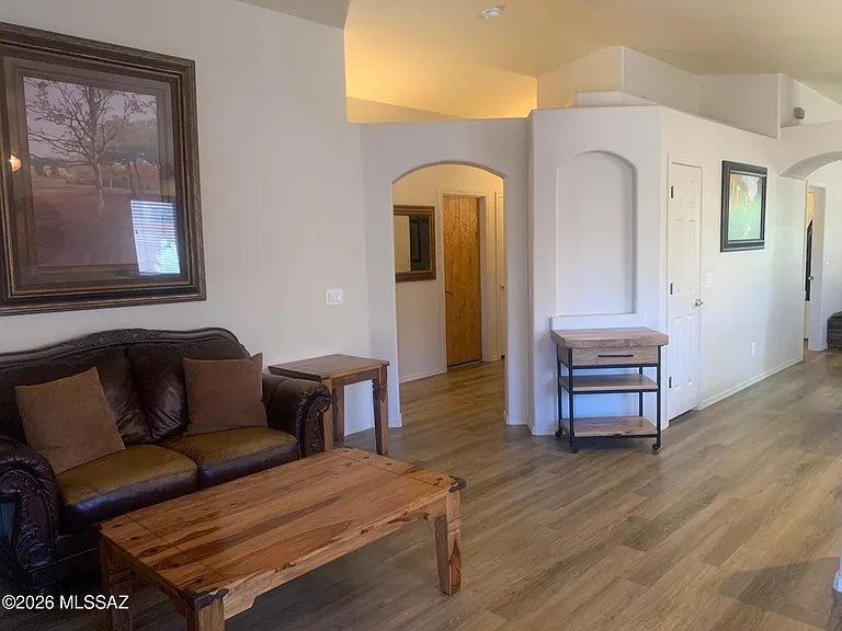 2514 E Petroglyph Ln — Photo 10