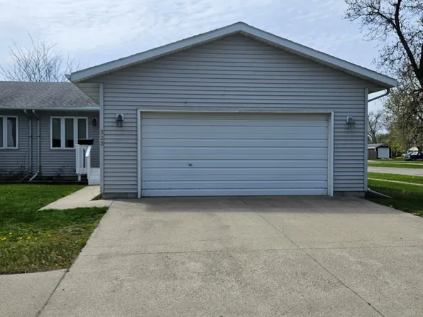 323 3rd Ave S, Wahpeton, ND 58075