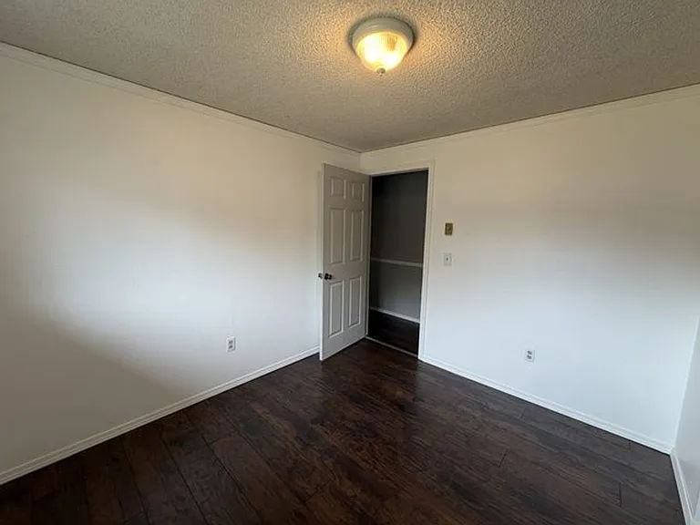 100 W Robert Pl — Photo 16