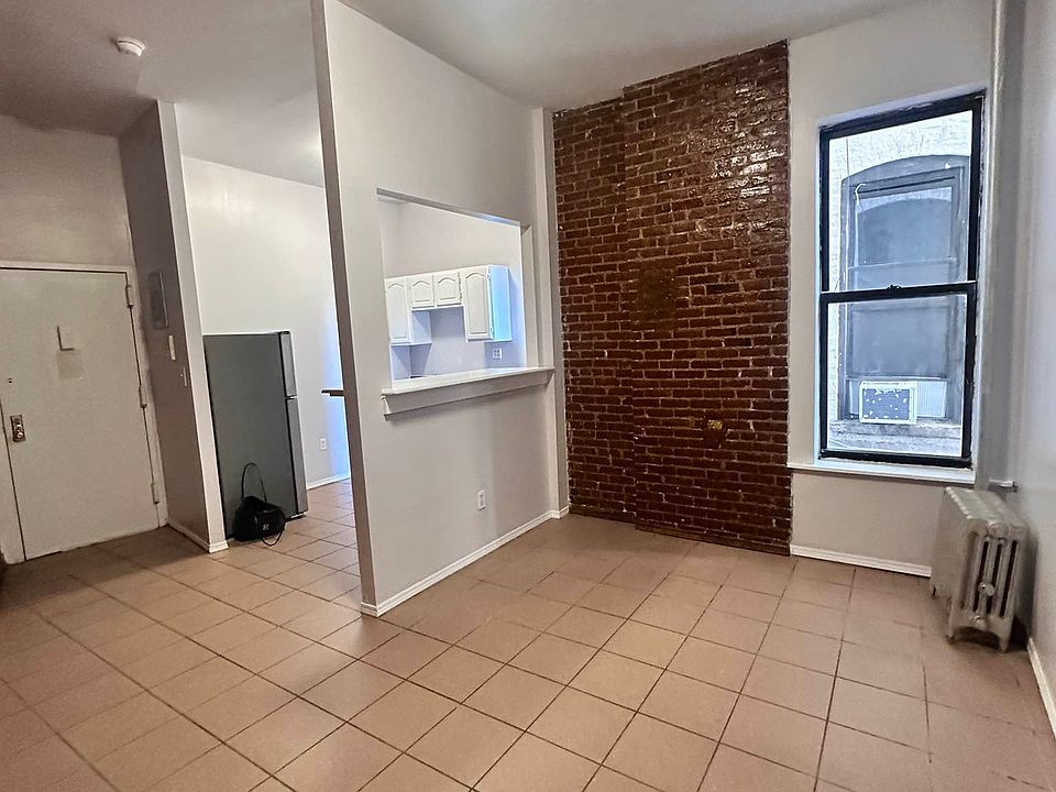 2nd image of 807 9th Ave APT 2C